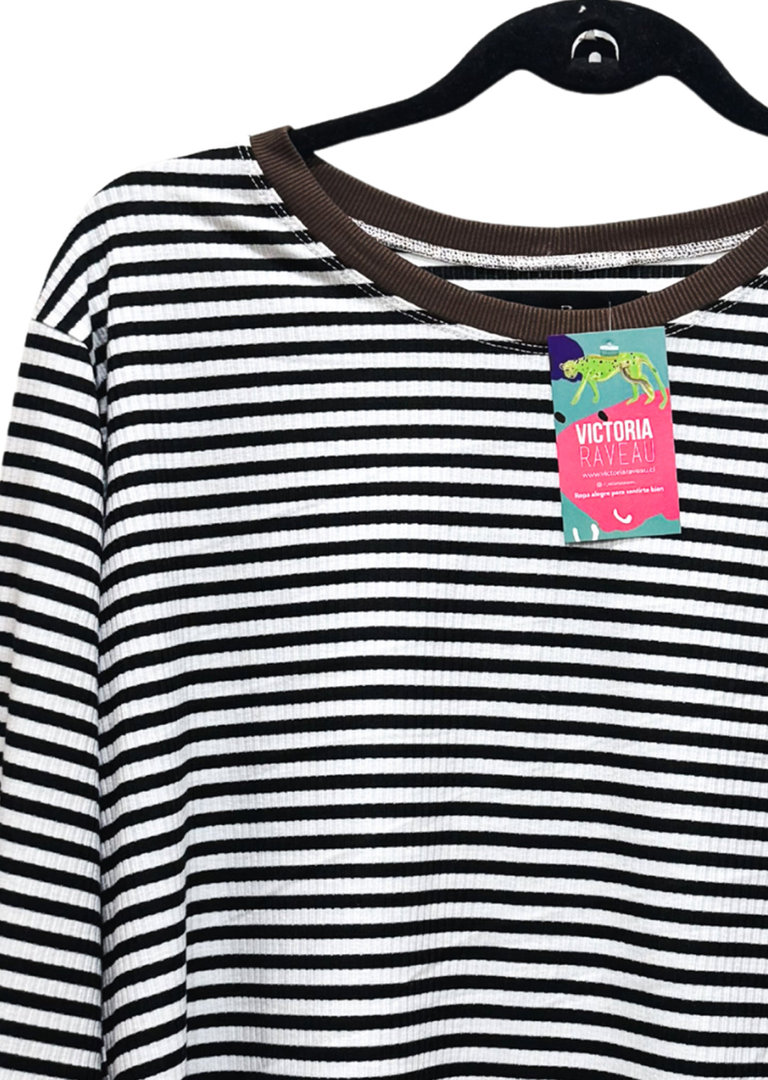Polera Dani | Rayas negro, cuello chocolate