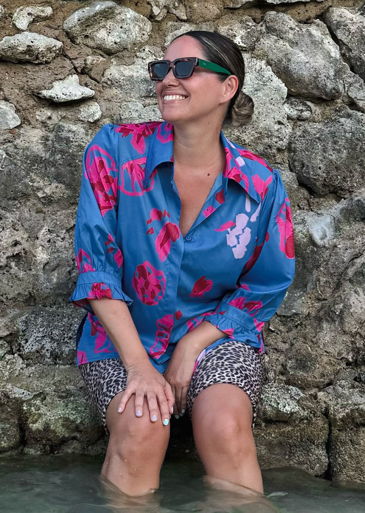 Blusa Aurora | Flores fondo azul