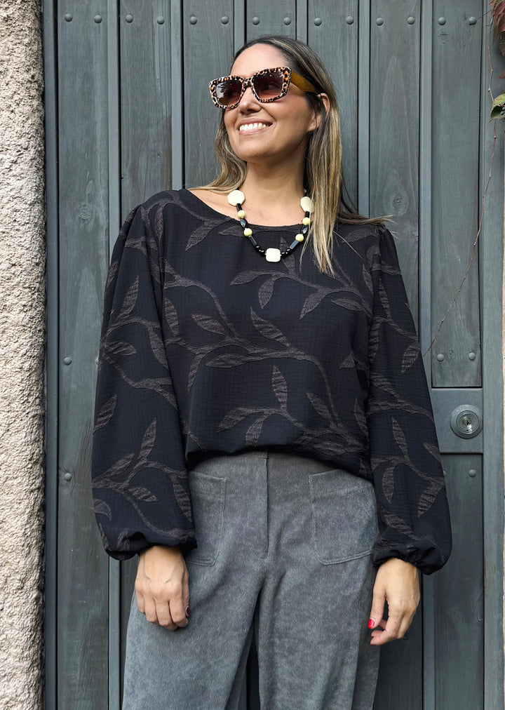 Blusa Gloria manga larga negra hojas - blusa estampada mujer para otoño o salidas elegantes hecha en Chile | Victoria Raveau