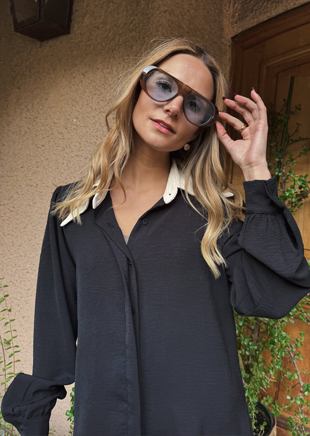 Blusa Kiki | Negra, cuello arena