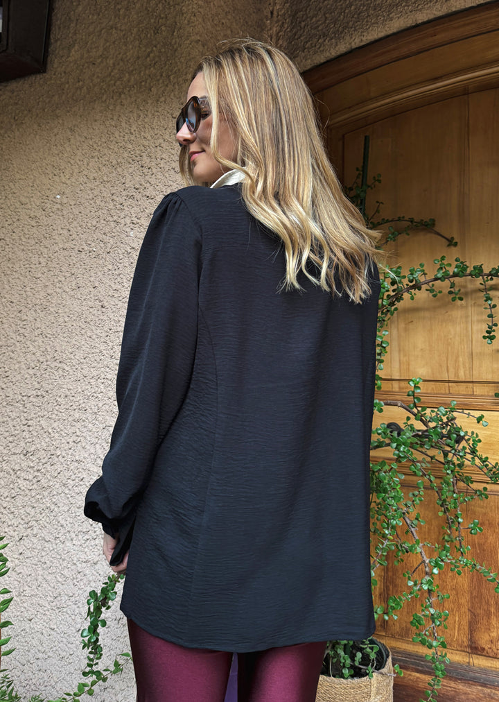 Blusa Kiki | Negra, cuello arena