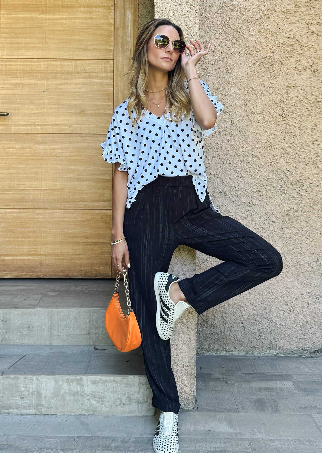 Polera Angela | Lunares fondo blanco