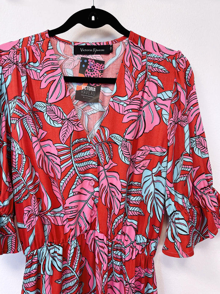 Vestido Coni | Monstera - Fondo Rojo