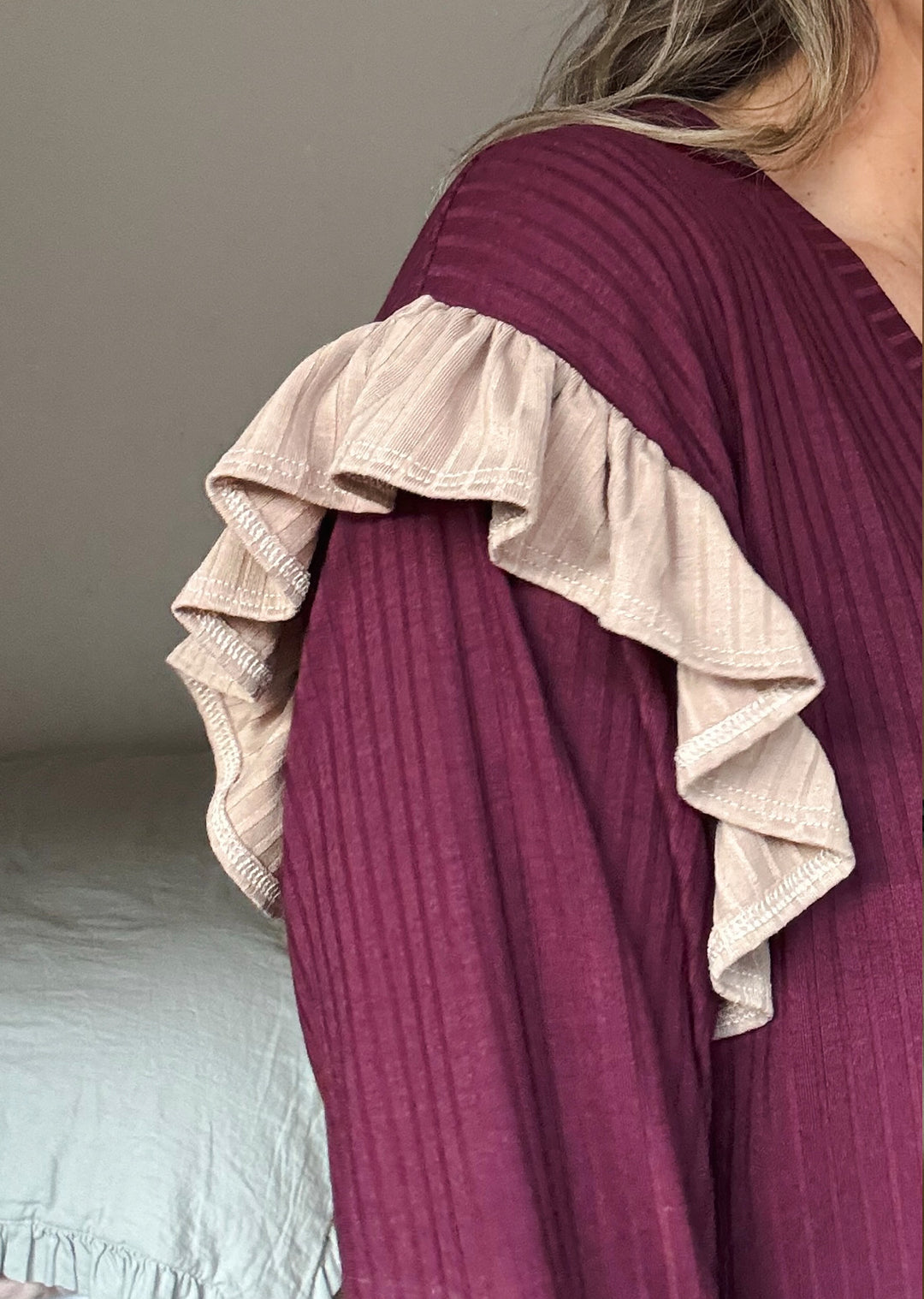 Polera Gala | Burdeo vuelos beige