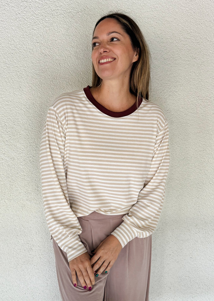 Polera Adela | Beige, cuello chocolate