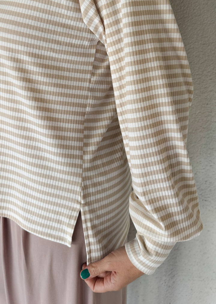 Polera Adela | Beige, cuello chocolate