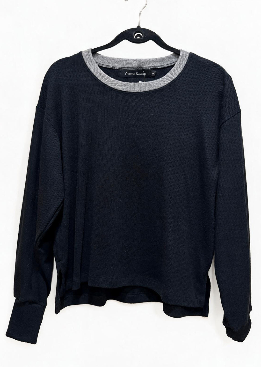 Polera Adela | LANILLA Negra, cuello gris