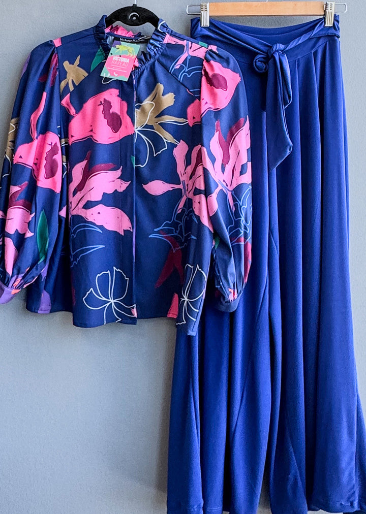 Blusa Antonia | Flores Pink Fondo Azul