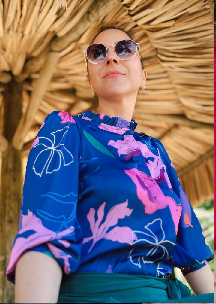 Blusa Antonia | Flores Pink Fondo Azul
