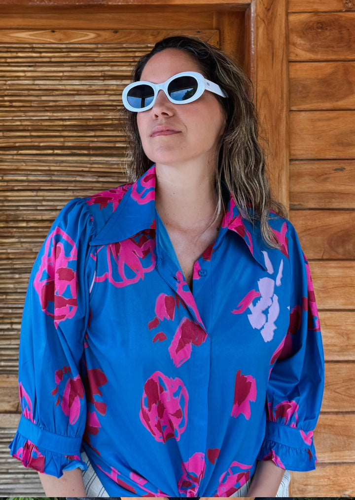 Blusa Aurora | Flores fondo azul