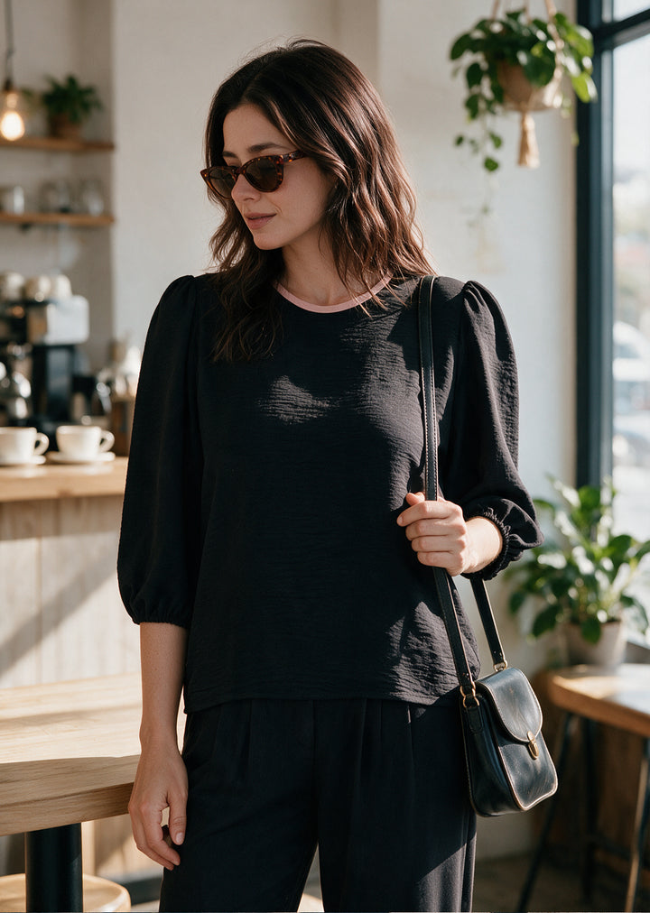 Blusa Gloria manga 3/4 | Negra, cuello palo rosa