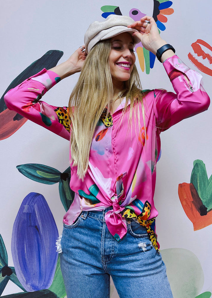 Blusa Bernarda | Tigre y hojas Fondo Fucsia