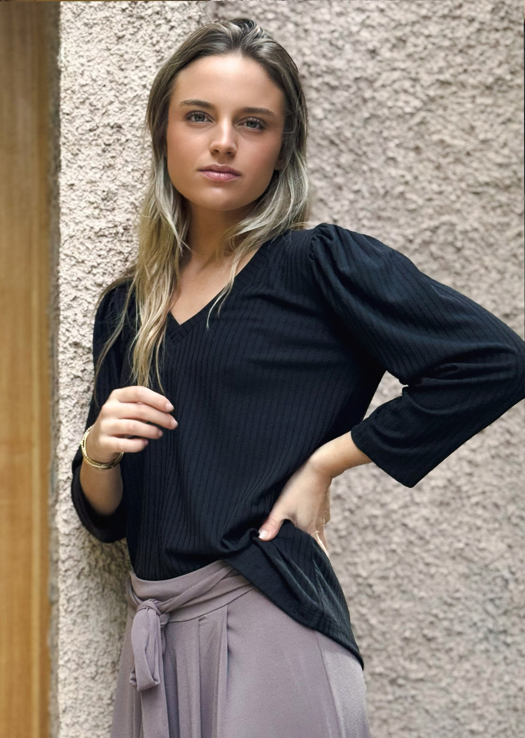 *PRE VENTA* Polera Feña cuello V | Negro