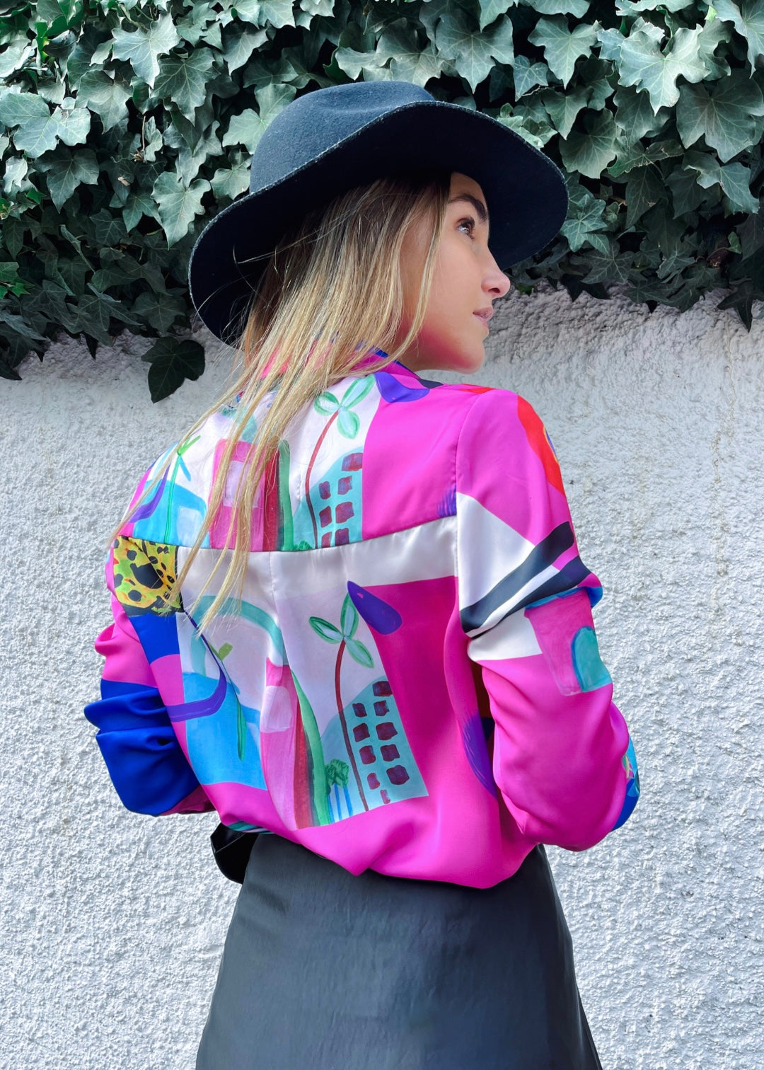 Blusa Bernarda | Pintura Fondo Fucsia