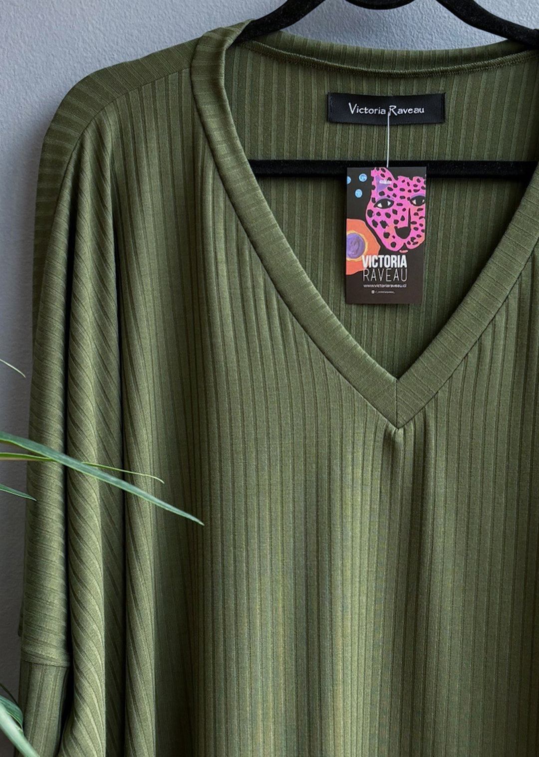 Polera Leonor cuello V | Musgo