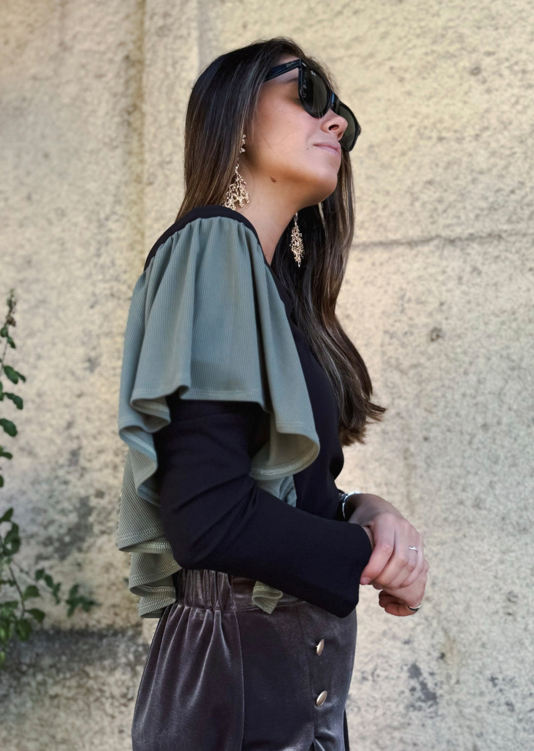*PRE VENTA* Polera Paula | Negro vuelos verde musgo