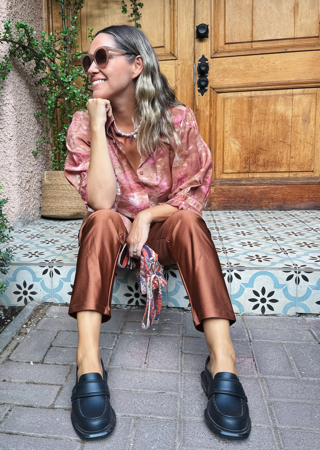 Blusa Aurora print café - blusa estampada mujer para salidas casuales o eventos especiales hecha en Chile | Victoria Raveau
