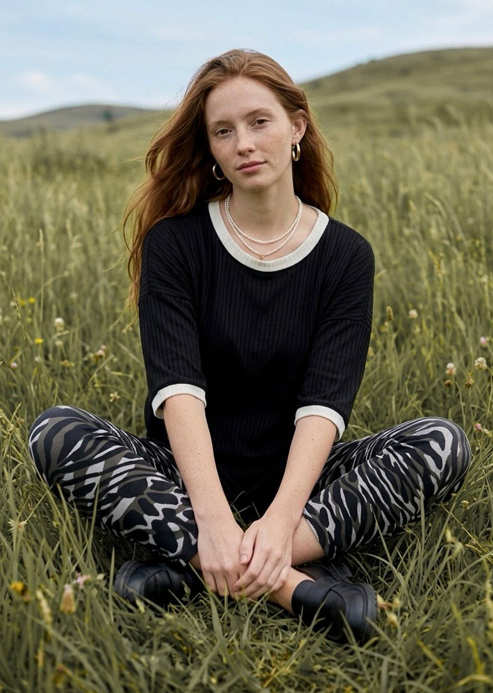 Polera Irene negro y crudo - polera mujer bicolor para el trabajo o uso diario hecha en Chile | Victoria Raveau