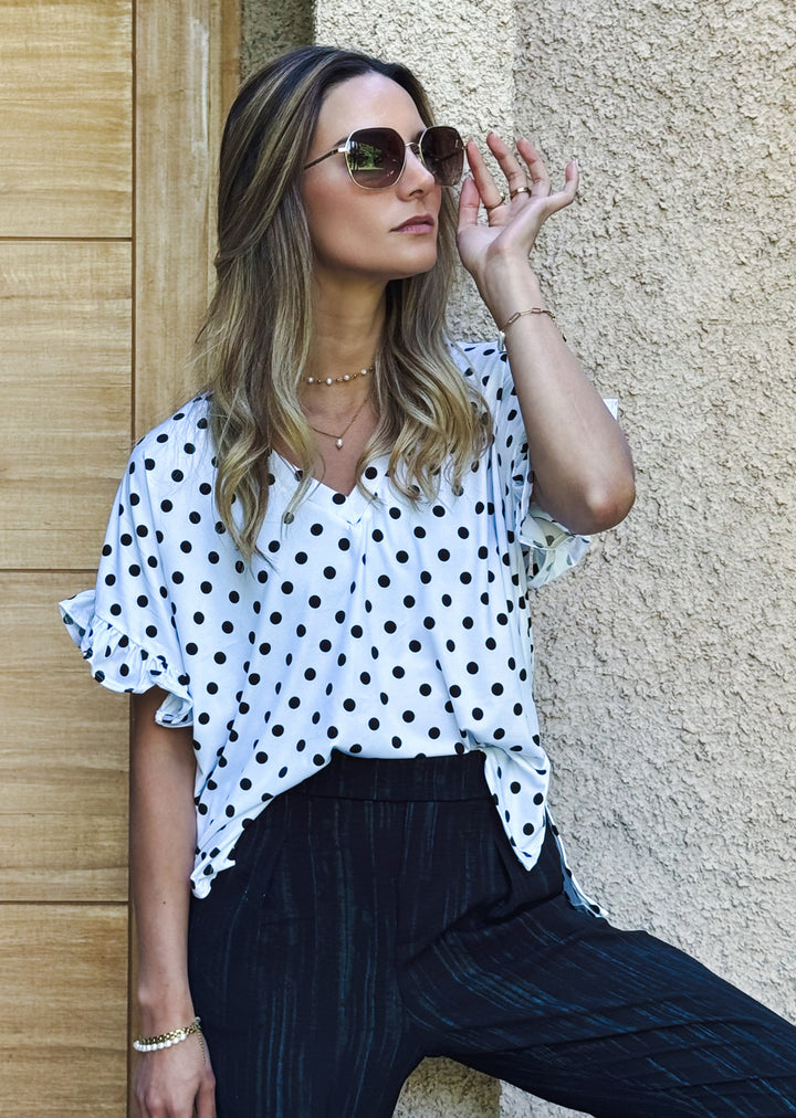 Polera Angela | Lunares fondo blanco