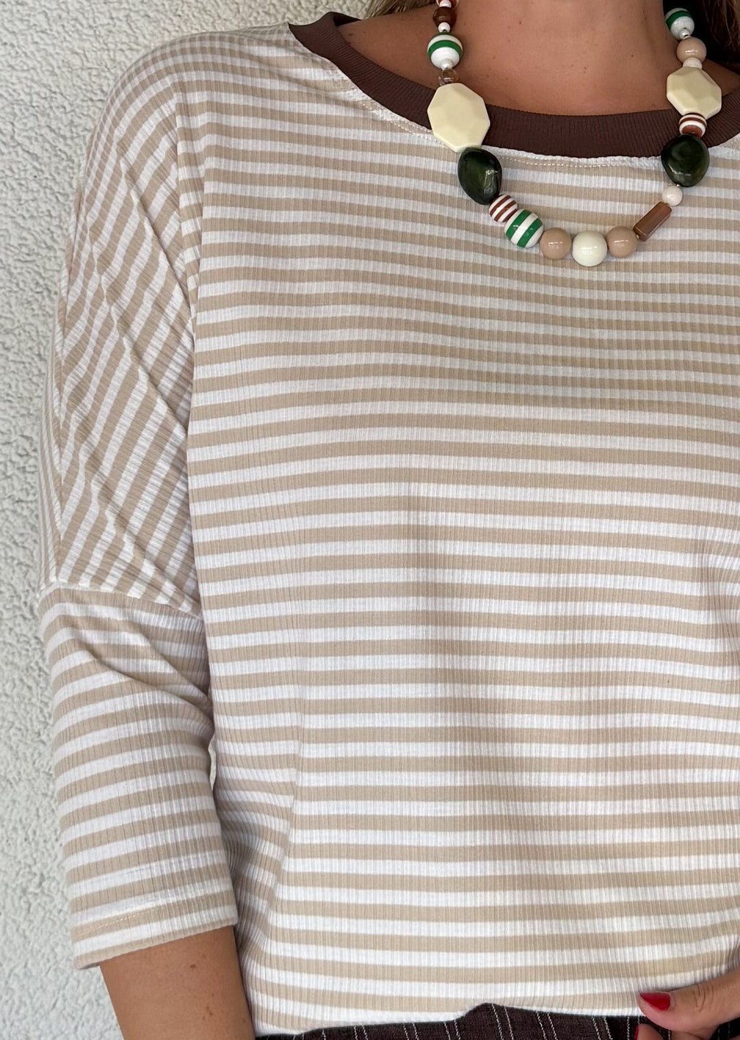 Polera Tere | Rayas beige, cuello chocolate