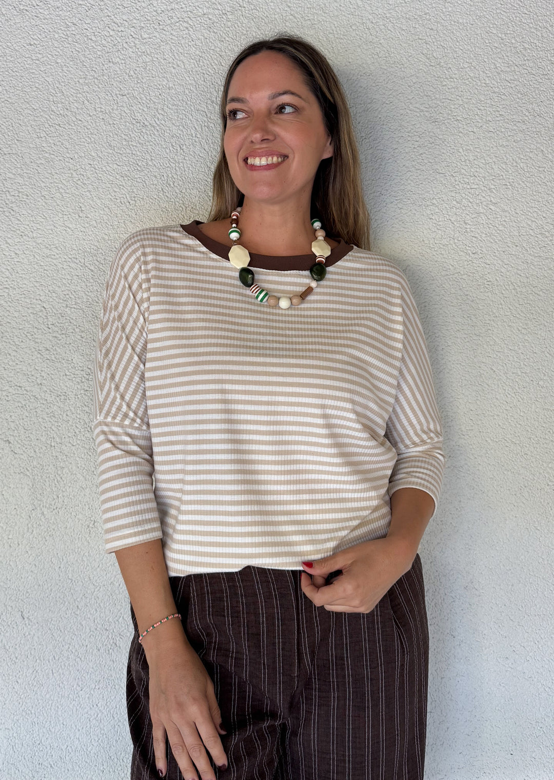 Polera Tere | Rayas beige, cuello chocolate