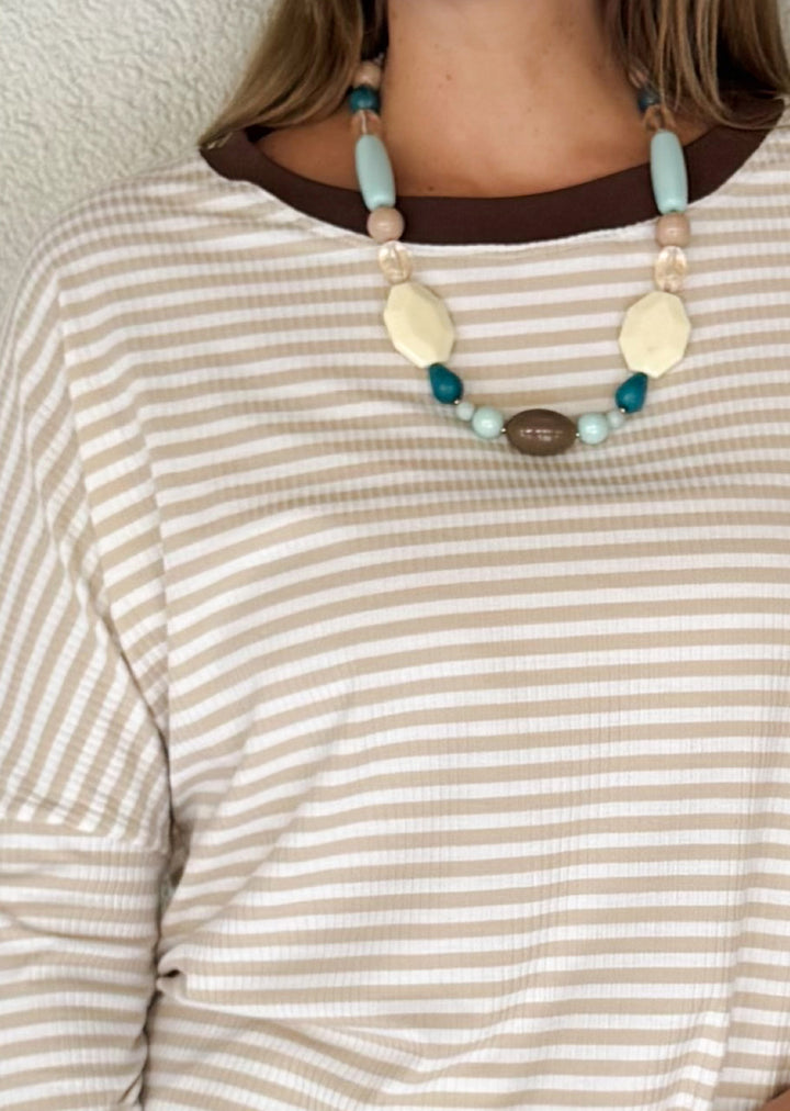 Polera Tere | Rayas beige, cuello chocolate