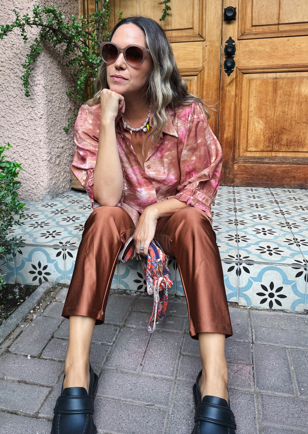 Blusa Aurora print café - blusa estampada mujer para salidas casuales o eventos especiales hecha en Chile | Victoria Raveau